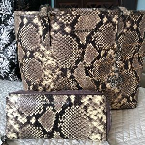 Michael kors purse and wallet